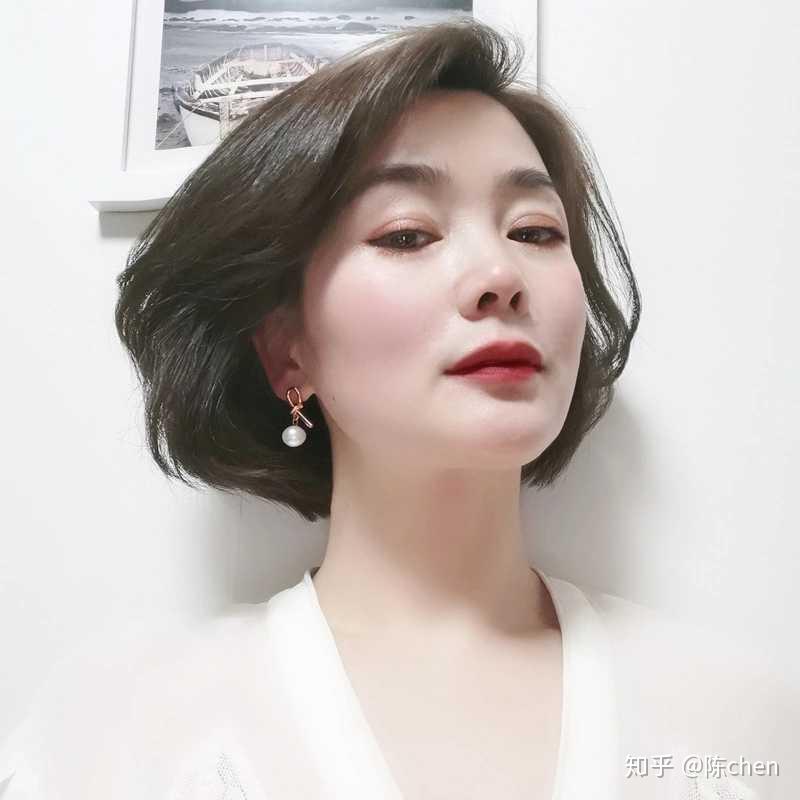 中年妇女挂什么耳环好看?