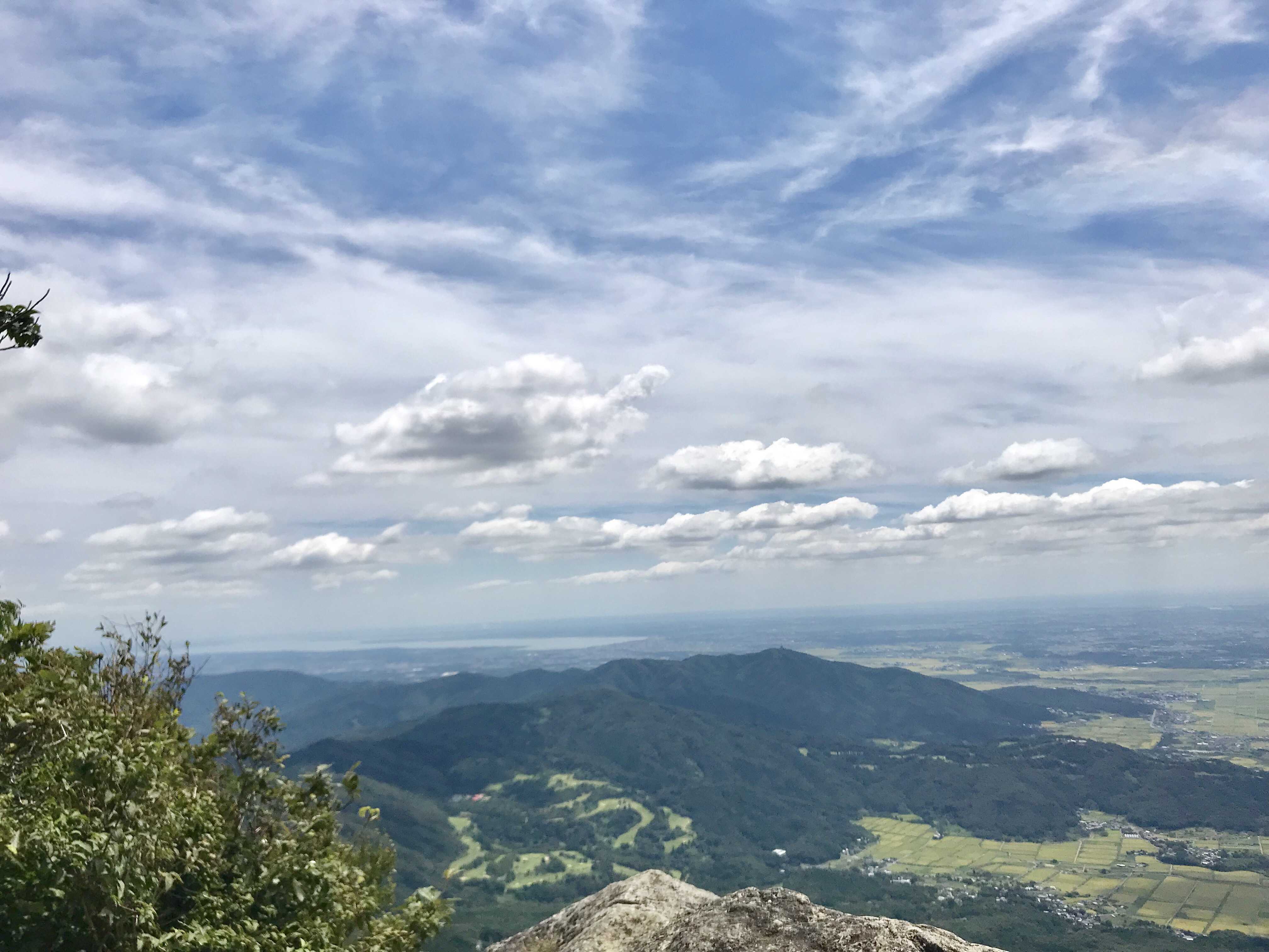 筑波山有两座山峰, 一个叫男体山, 一个叫女体山.