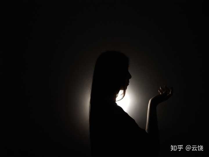 【他拍】要穿白t,我手机太大一只手抓不住,结果后来发朋友圈他们都问