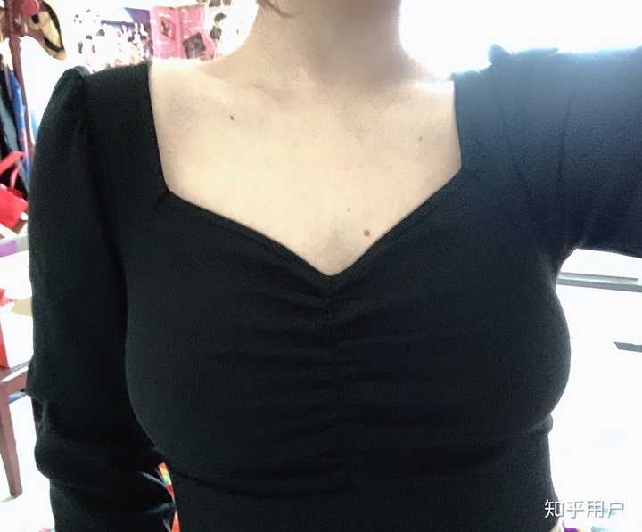 胸大的女生穿什么衣服好看?