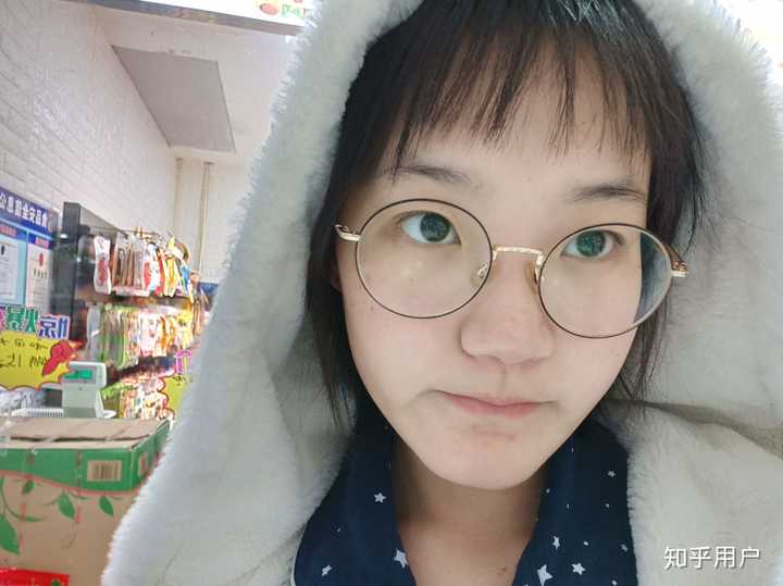纯素颜,刚洗完澡,像个小男孩一样哈哈.