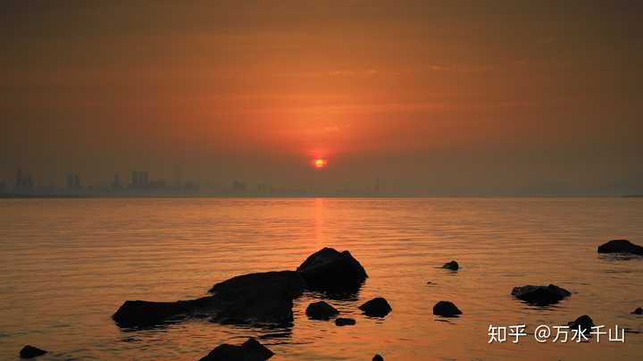 深圳湾日出剧场,海上日出的照片