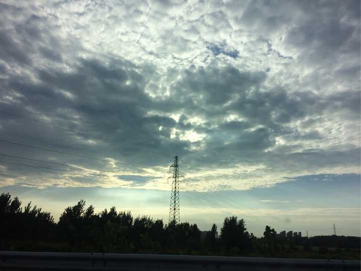 如何用手机拍出最真实天空?