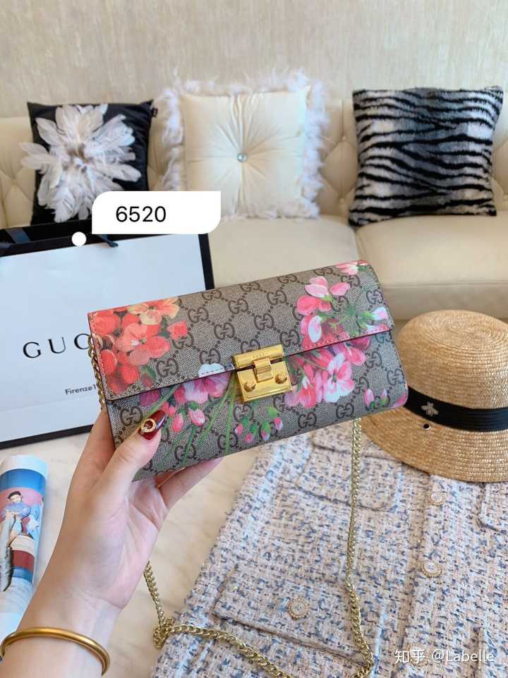 来喽 这款是 gucci天竺兰链条包 跟天竺兰酒神还挺像 size:21*11cm