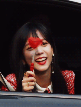 two人间四月天, 因为美好嗯 three车窗女神 在当音乐节目mc那段时间