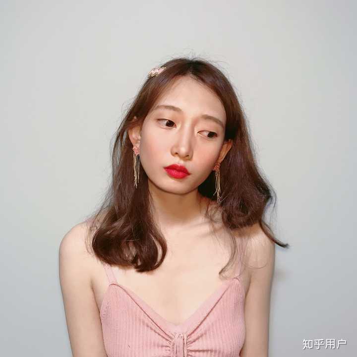 短发女生戴什么样的耳钉或者耳环好看?
