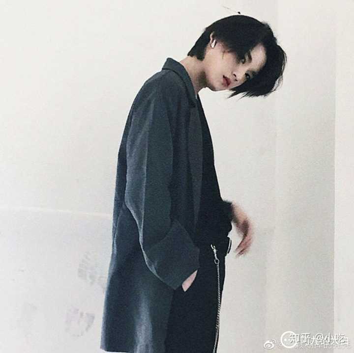 出过两次道.一次中国一次韩国.她们的团都是中性风.超级超级帅气.