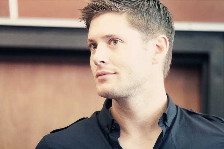 我…我要说说jeson ackles,也就是美剧邪恶力量里的哥哥dean