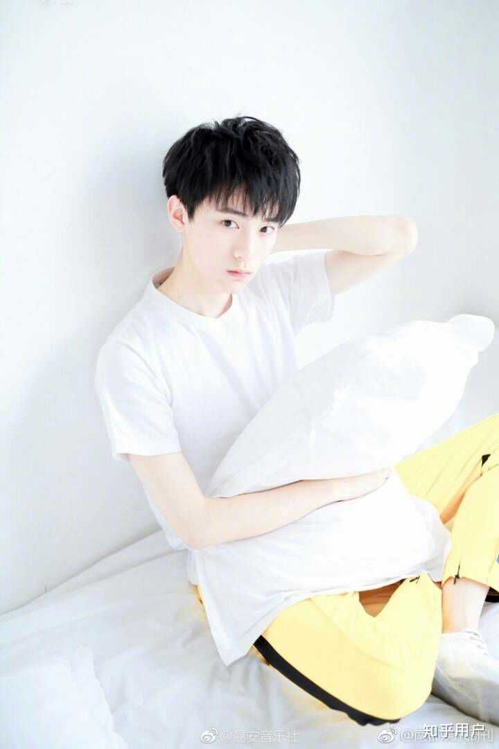 国内有哪值得饭的组合或者女团/男团?
