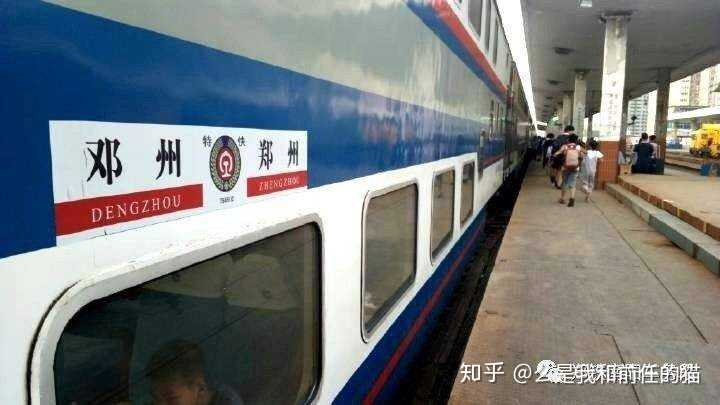 t开头的火车硬座座位为什么还有上下之分?