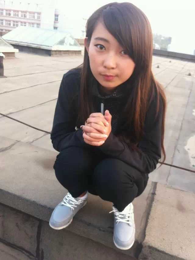 是我当时以为很好看的照片 也不知道咋想的 都大学了 还这么非主流