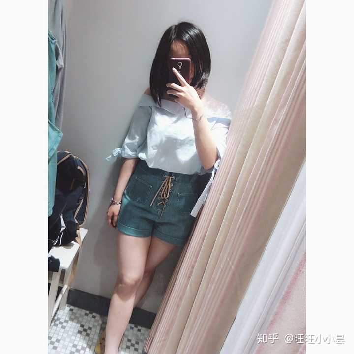 有点微胖的女孩穿什么样的衣服好看?