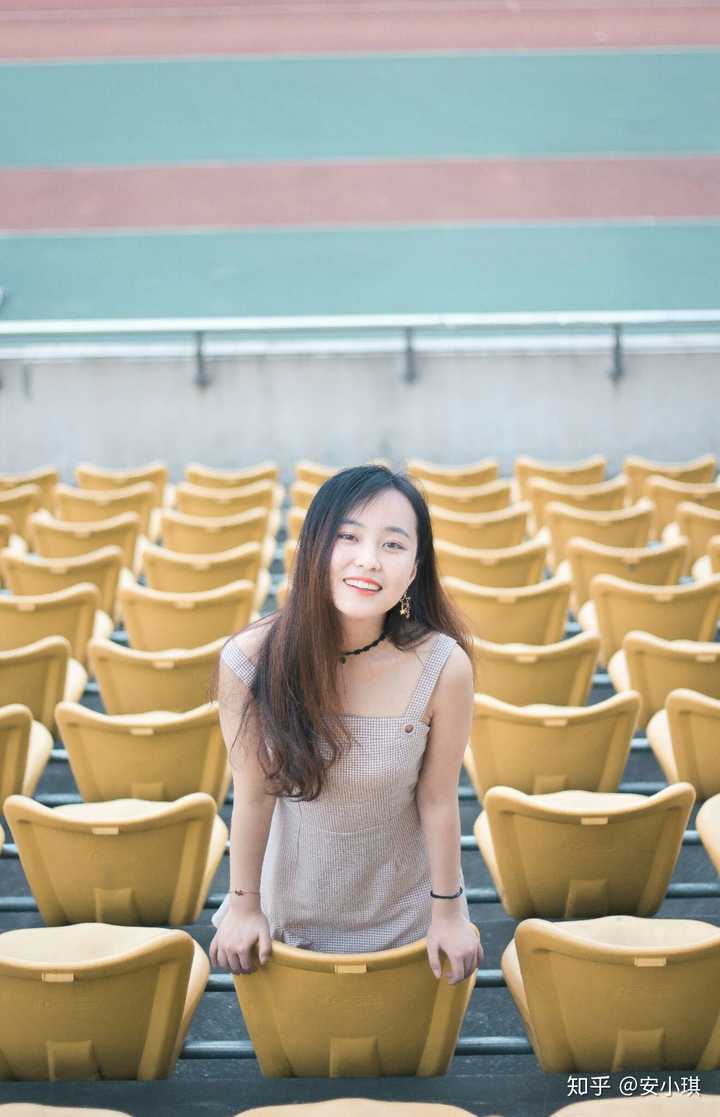 然后,镜头下的我,像130的胖子 算了,反正自信的女生最美,大家都说:你