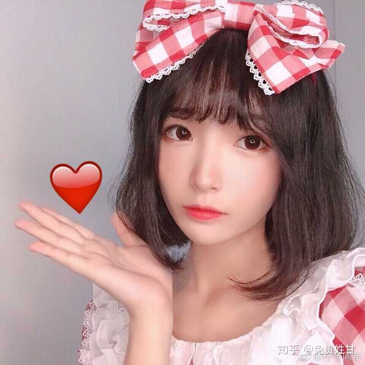 最后一张依然以日常照结尾～ 以下原答 当然是我一个同学啦!