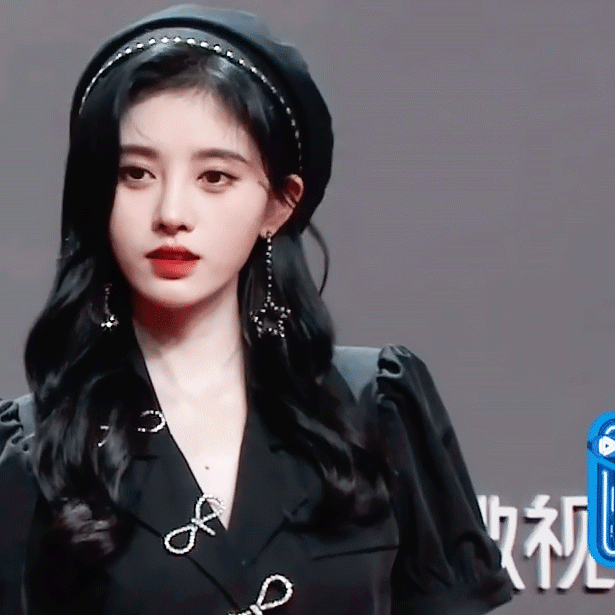 sophia 的想法: 几条关于【美女氛围妆容】的小要点