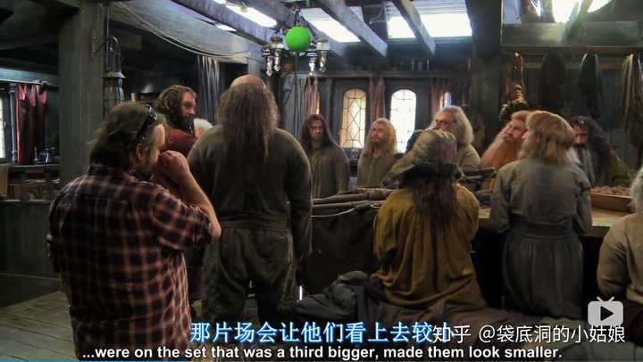 电影指环王里面霍比特人的身高是怎么用特效制作出来的?