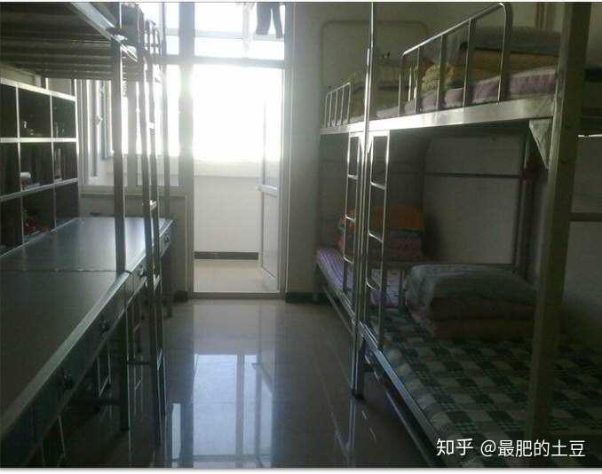 河北经贸大学的宿舍条件如何?校区内有哪些生活设施?