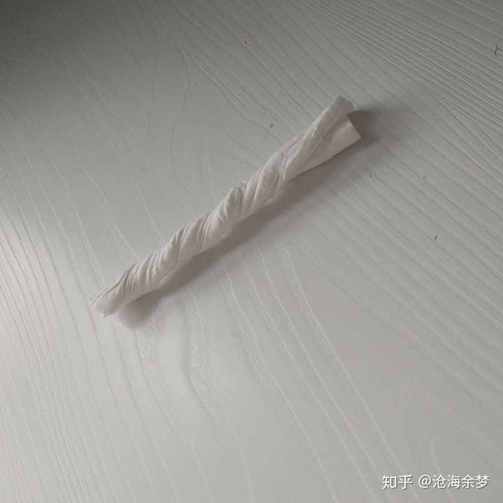 把它拧几圈,变成一"条"纸.别告诉我你不会,我不信