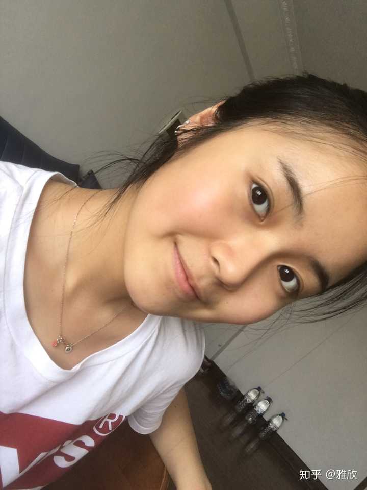 素颜好看的女生有哪些特点?