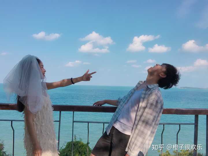 有哪些适合两个人旅游拍照的姿势?