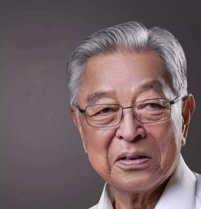 2019 年   月   日著名企业家褚时健去世,如何看待褚老一生的经历和