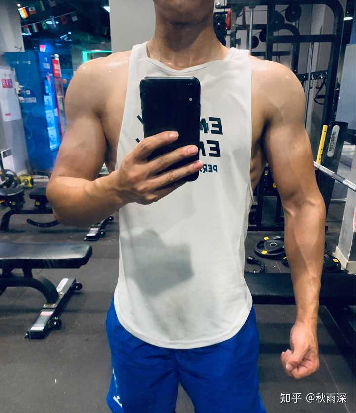 男生健身能不能练得有肌肉但不粗壮?