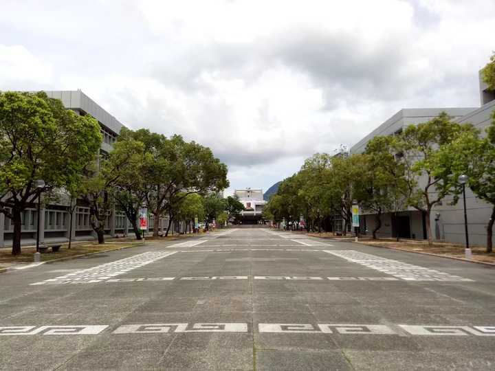 香港的大学校园中有哪些值得一看的风景?