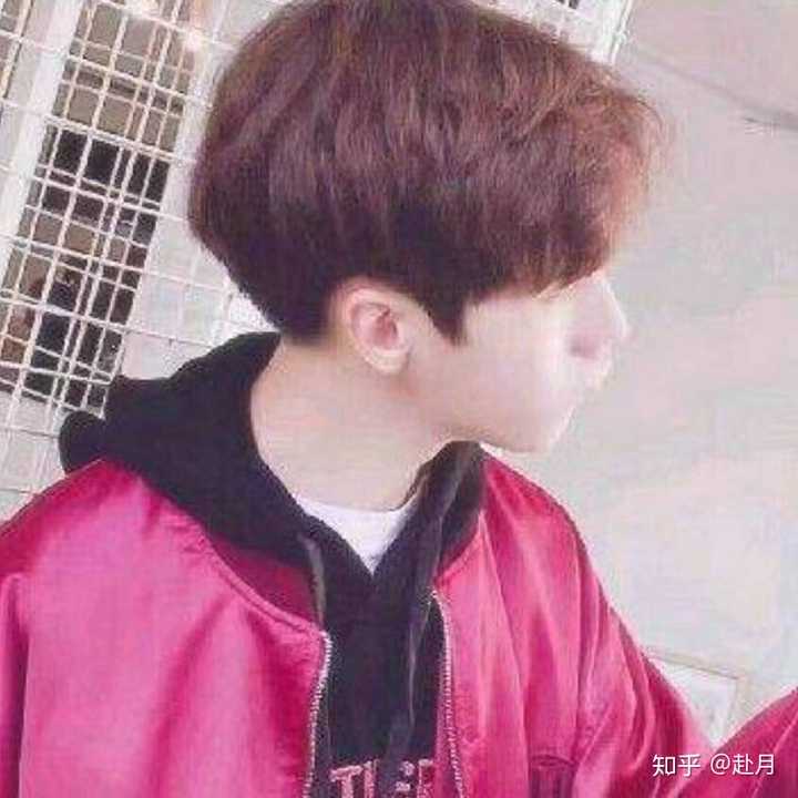 请问有没有阳光,简约的男生头像?
