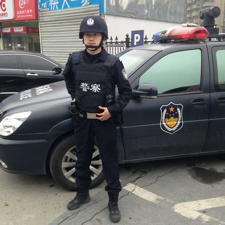 穿制服执行任务中被称赞很帅是什么体验?警察会认为自己穿制服很帅吗?