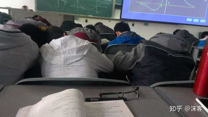 为什么大部分人对专科生存在偏见,专科生真的有那么差劲吗?