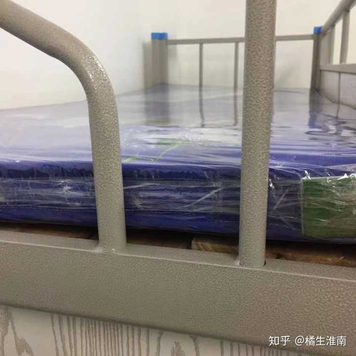 重庆医科大学的宿舍条件如何?校区内有哪些生活设施?