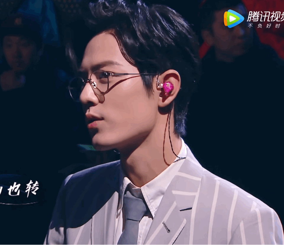 你认为最动人的肖战动图是哪个?(我承认我半夜睡不着想偷图 )?