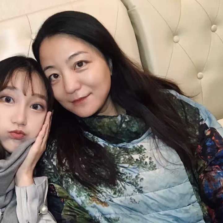 附 18岁时和妈妈的合照
