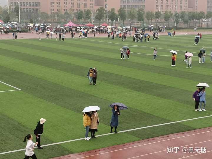 有怀化师范高等专科学校的学长学姐吗,说说学校的宿舍情况和校风校纪