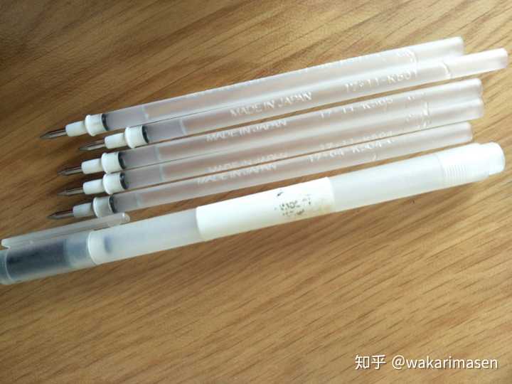 三菱其实也挺不错的,这支笔写出来的效果挺细的,但是用的太快了,笔芯