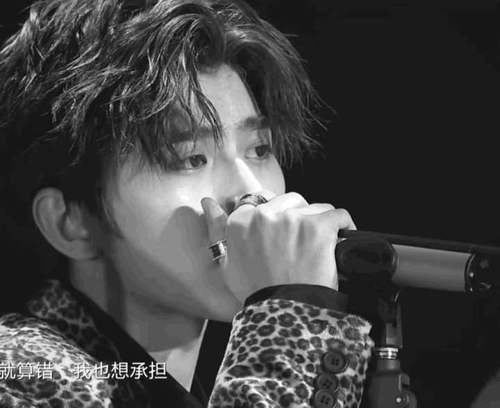 tv/av81684128 走过路过不要错过 江苏卫视跨年舞台 蒙着眼 young it