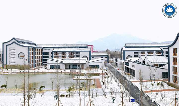 我是山东省2019级高考生 专科的话 山东科技大学泰山科技学院 齐鲁