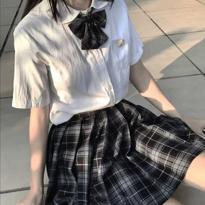 有没有不露脸不露腿的女生头像?