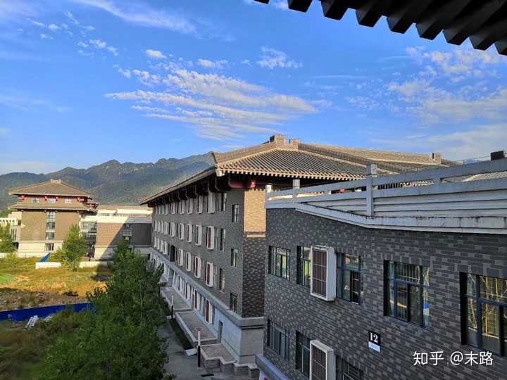 为什么西安建筑科技大学草堂校区那么烂还有人给他洗地?