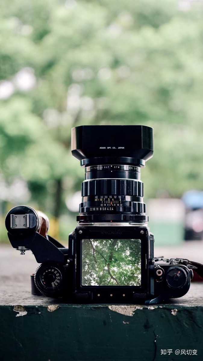 摄影师滨田英明就经常使用宾得67ii相机,柯达portra 400nc及160nc底片