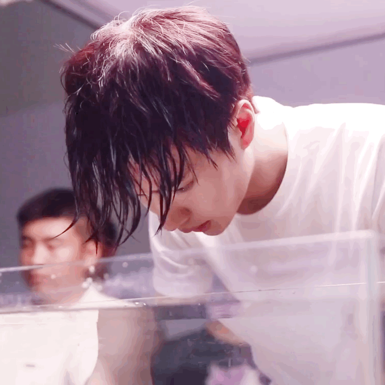 有没有王一博特别神颜的图!