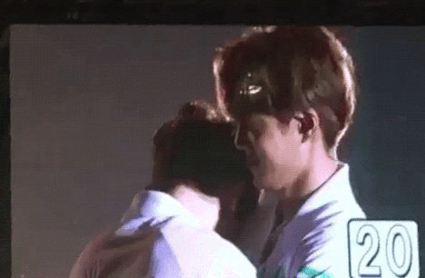 小狼勋 真·粉丝滤镜 没镜片,被骗了吧 小哥哥真的一脸慈爱哈哈哈