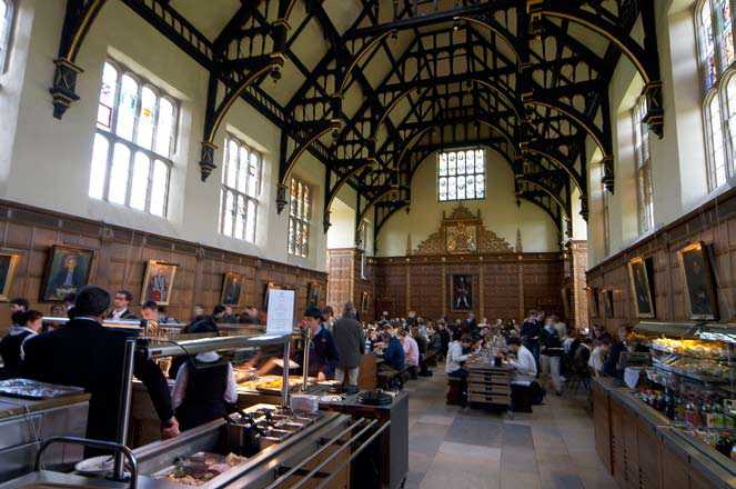 剑桥大学三一学院食堂,这是剑桥最大的餐厅.