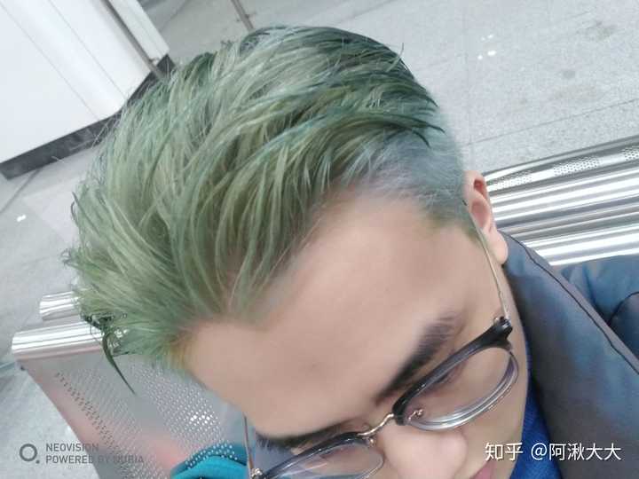 男生染绿色头发是什么感觉?