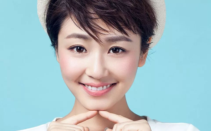 笑起来的样子可以说仙女本仙了,简直太好看.