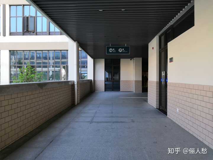 常州大学的宿舍条件如何?校区内有哪些生活设施?