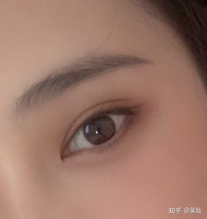 我高中时候曾经暗恋过一个男孩子,他的眼睛是我见过最好看的丹凤眼