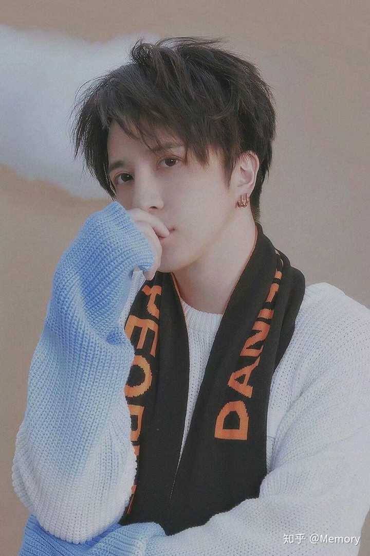 能给我推荐几张薛之谦哥哥的照片吗超级帅的