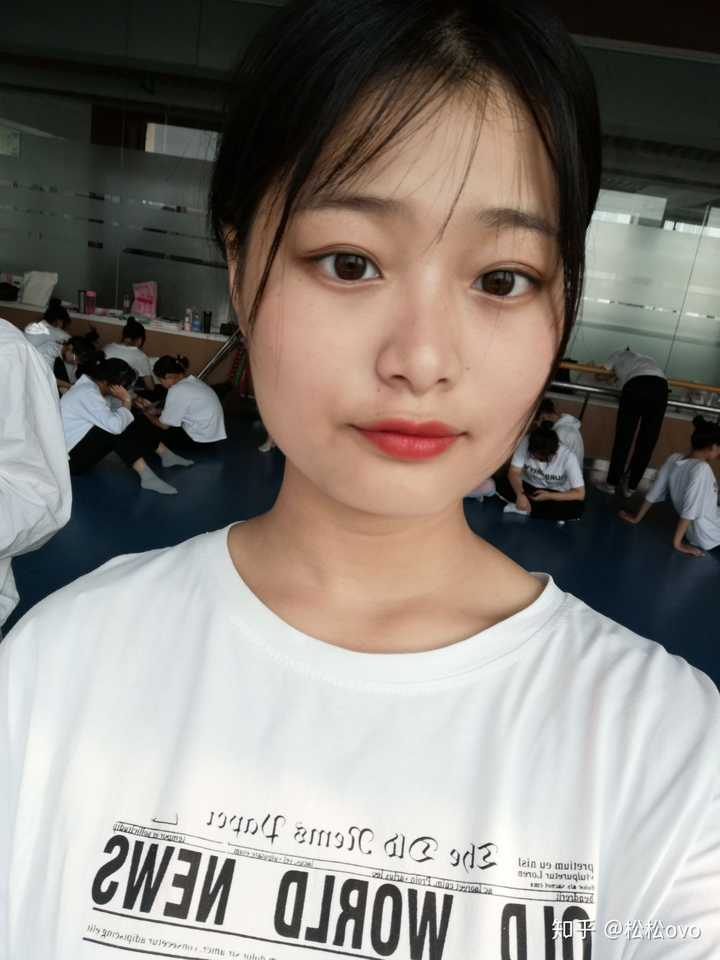嘻嘻嘻嘻~没错我就是小方脸