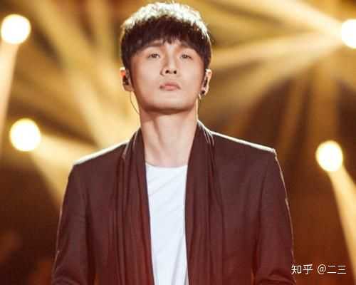 长脸小眼睛单眼皮男生适合什么发型?
